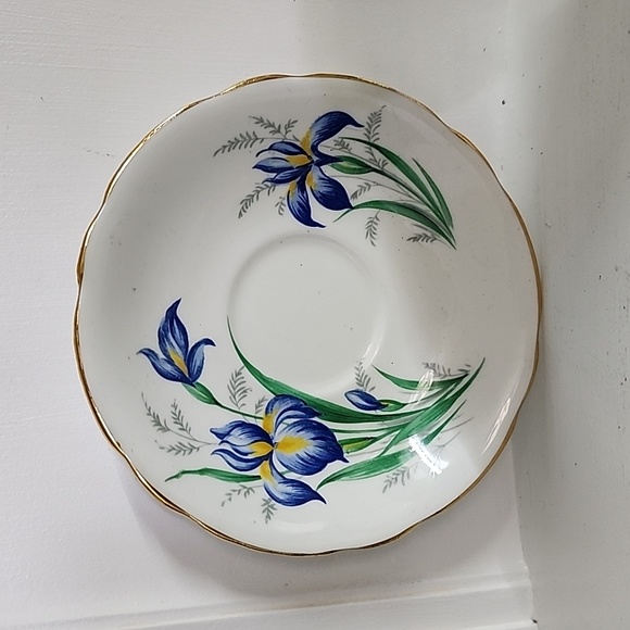 Bone Windsor China England Gilded Floral Pedestal Teacup & Saucer Set - Picture 2 of 7